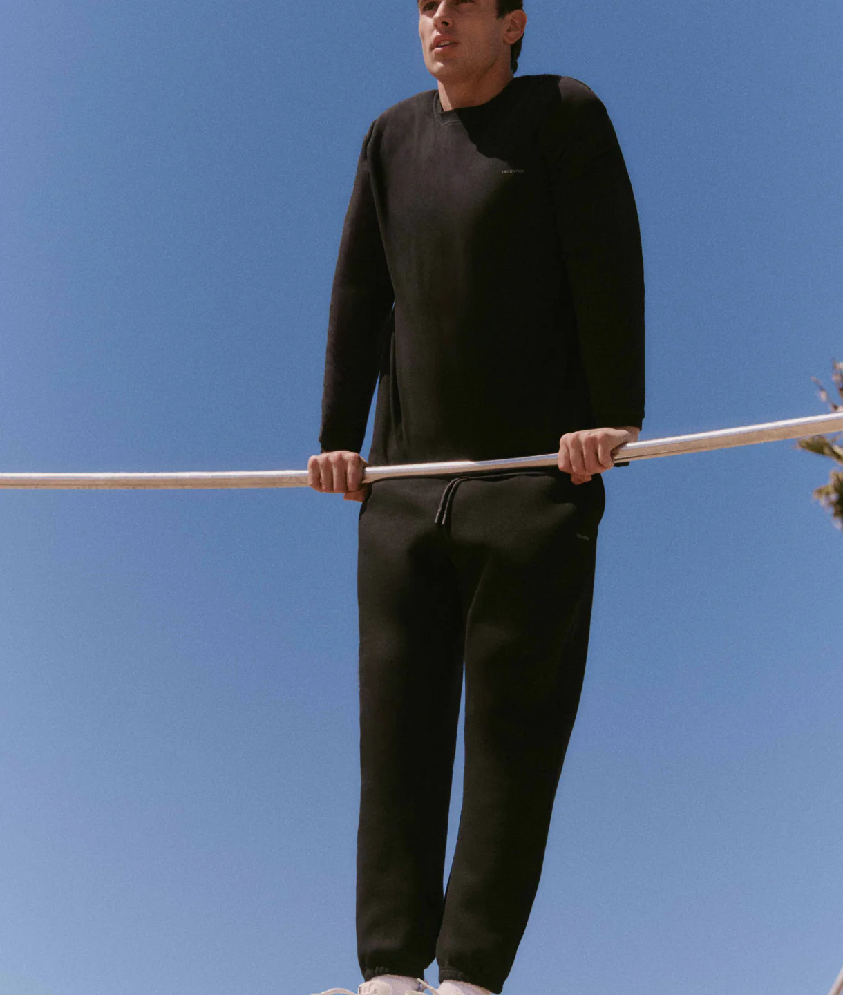 3018-the-tech-del-sur-sweatpant-solid-black-2.webp The Tech Del Sur Sweatpant - Solid Black