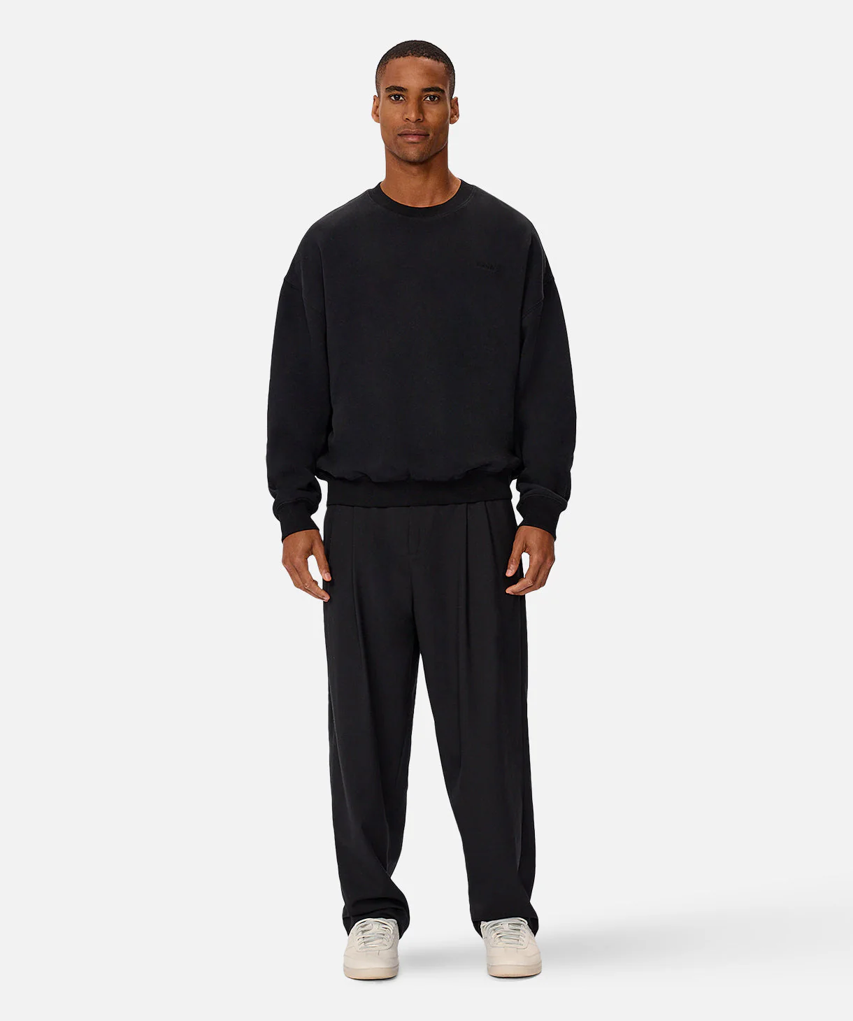 The Del Sur Solid Sweat - Black