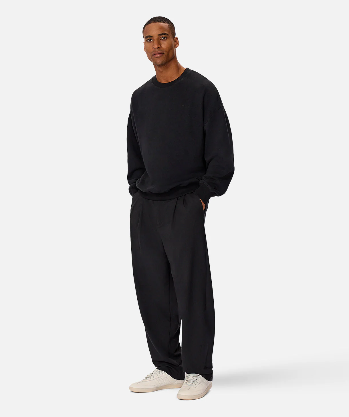The Del Sur Solid Sweat - Black